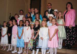 Photo of Childrens' Choir singing on Easter Sunday 2006